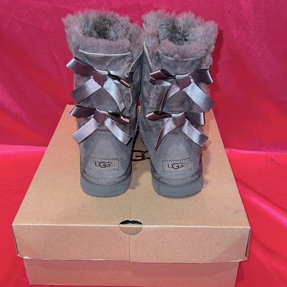 UGG Bailey Bow Boots in gray with box! - Picture 6 of 8